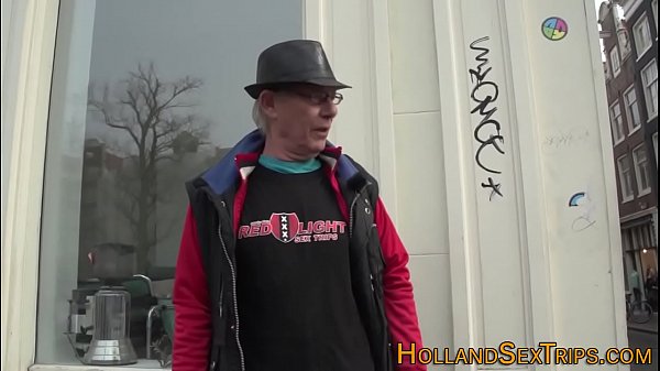 Cock gobbling prossie cum sprayed